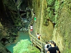 -龙水峡地缝景区