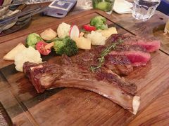 澳洲带骨战斧牛排-SISTERS BAR RESTAURANT川意酒馆(嘉善老市H楼店)
