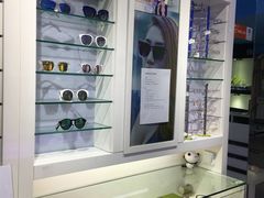 -提一眼镜·蔡司·依视路(小寨店)