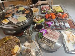 -围炉肉舍•炭烤活鳗•丹东海鲜烤肉(步行街店)