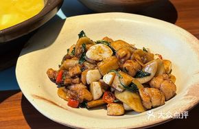 Cicheng Rice Cake Stir-fried with Yunnan Mint Chicken Cubes