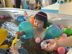 -欢乐悠游婴儿游泳(金碧花园店)