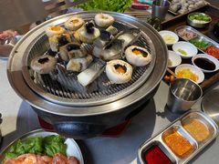 -围炉肉舍•炭烤活鳗•丹东海鲜烤肉(步行街店)