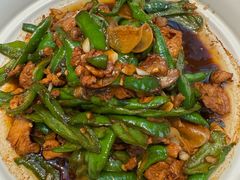 -阿瓦山寨·湘菜现炒·剁椒鱼头王(咸阳总店)