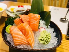 三文鱼刺身-小句号·精致料理(江南环球港店)