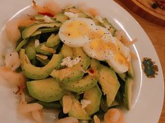 牛油果鲜虾沙拉-普兰达德国餐厅·德式脆皮烤猪肘·自酿啤酒(观唐店)