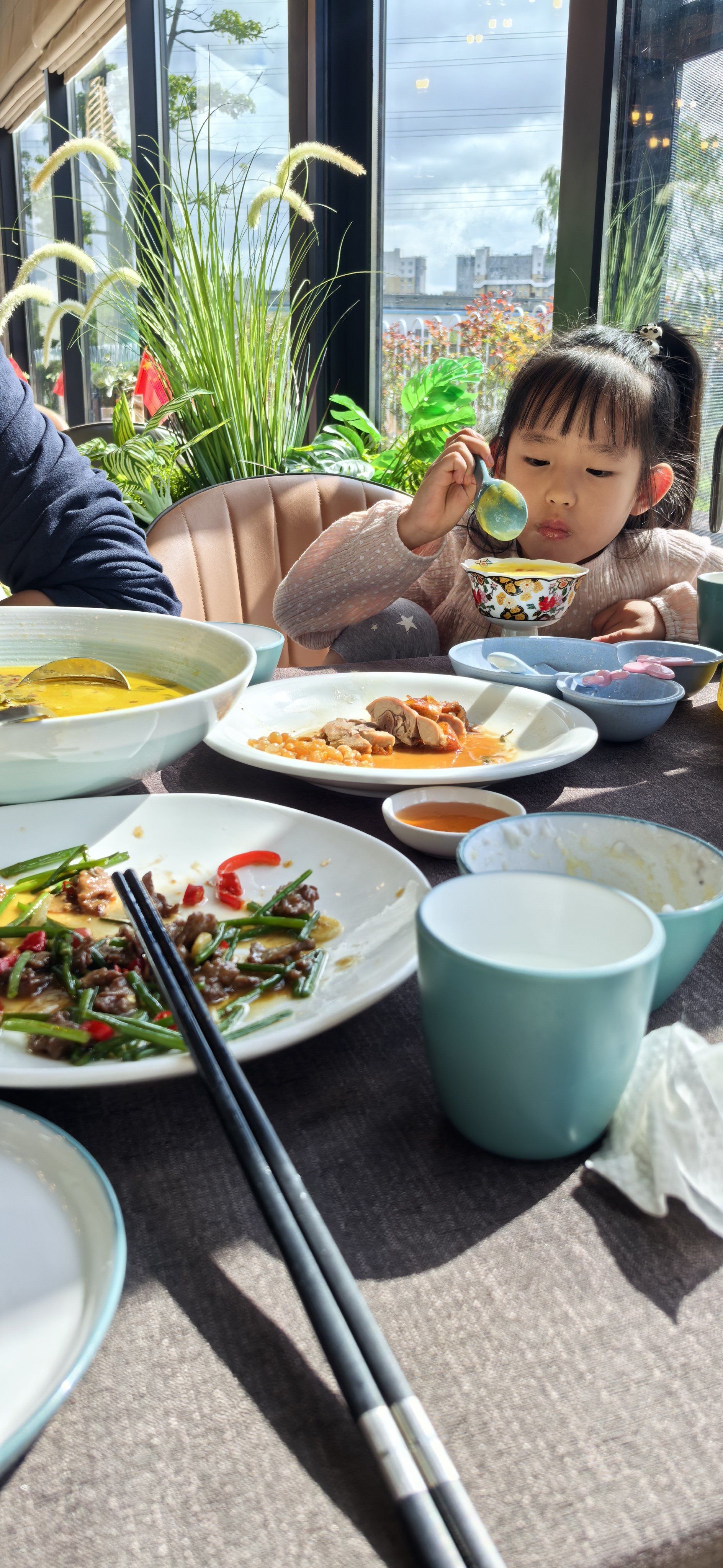 愉快用餐时光,餐厅环境很好,服务也很不错的
