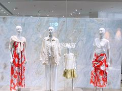 -URBAN REVIVO(上海中庚漫游城店)