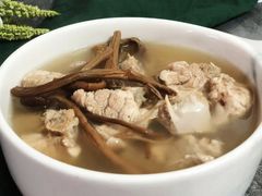 茶树菇煨龙骨汤-湖南人家·家传湖南菜(水围店)