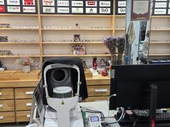 -豪门视光·星趣控·蔡司依视路眼镜代理商(中央大街店)