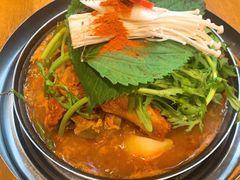 土豆排骨火锅-喇喇排骨火锅·传统韩式脊骨汤(望京西园总店)