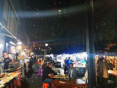 -吴山路夜市