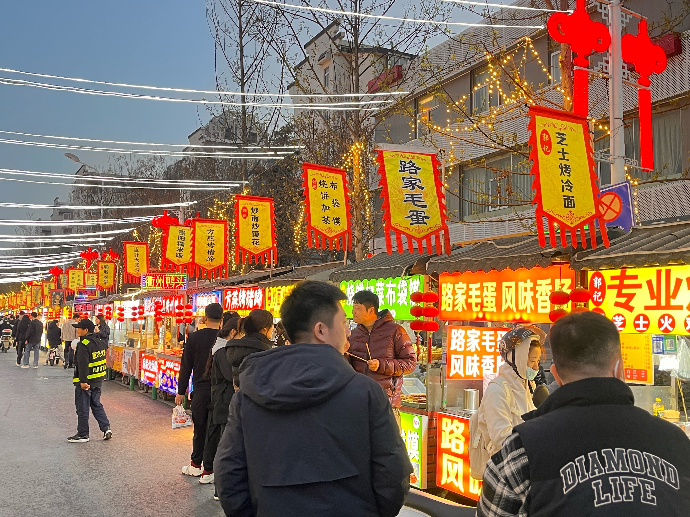 西青大学城小吃街位置图片