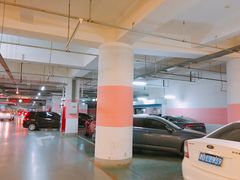 -爱琴海购物公园-地下停车场