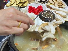 -野菌皇海景野生菌火锅(滨海大道店)