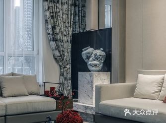 一天，几个白人小孩在公园里玩