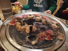 -围炉肉舍•炭烤活鳗•丹东海鲜烤肉(步行街店)