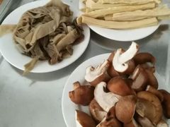 -苗伯妈酸汤火锅