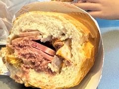 -Bánh Mì Huynh Hoa