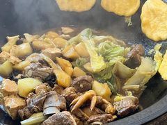 -粘豆包柴火铁锅炖