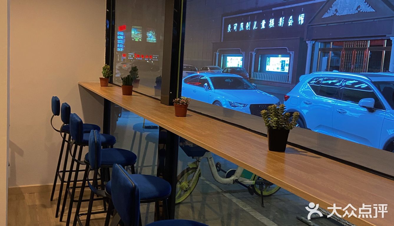 包头新店｜咖啡和法甜的碰撞，晚上还可以喝酒