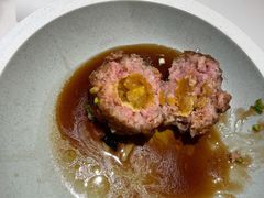 鸭蛋黄狮子头-梅飞酒家(名辉豪庭店)