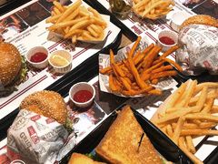 -The Habit Burger Grill 哈比特汉堡(复兴soho店)
