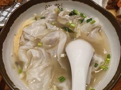 手包小馄饨-龍堂蟹黄小笼包(万家丽店)