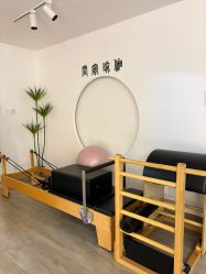 -闺蜜瑜伽·普拉提女性塑形馆