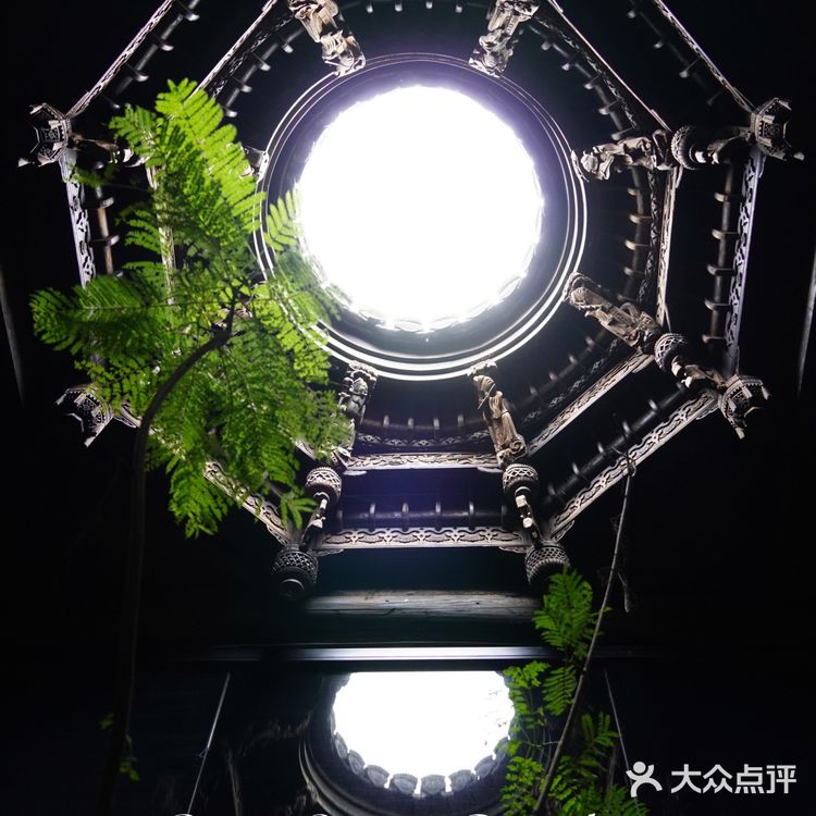 广富林里的一尺花园