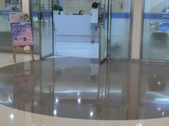 -瑞尔齿科(南京东路名人诊所)