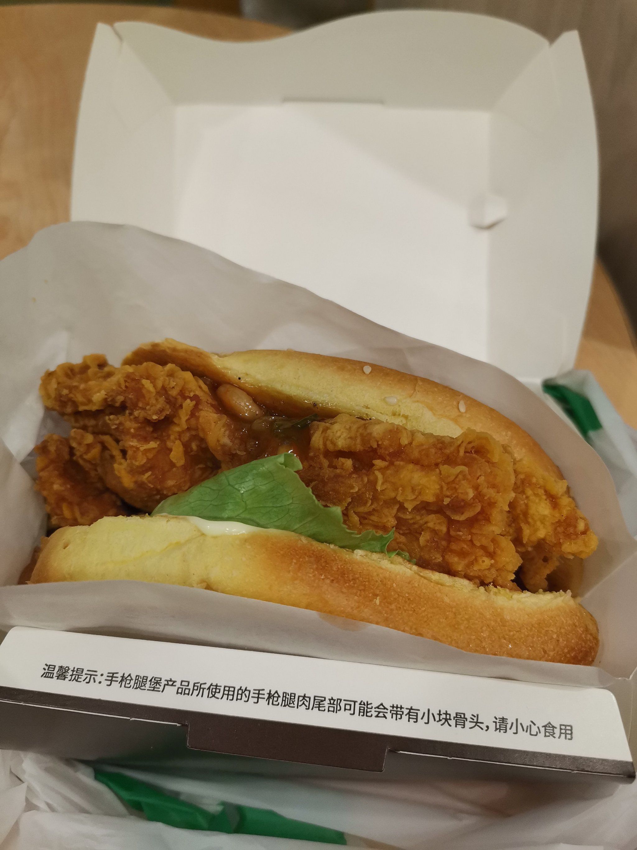 德克士他们家的新品 汉堡一直都是沉甸甸的 很多肉