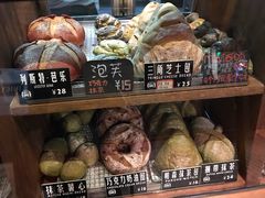 招牌三角芝士面包-Juicy Bakery(大学路店)