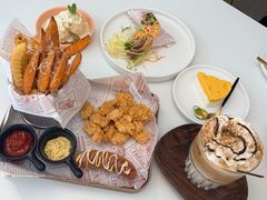 -露露家咖啡店