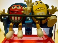 -m豆巧克力世界(上海世茂广场店)