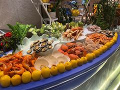 -广州万富希尔顿酒店·感趣自助餐厅·金秋蟹宴生蚝海鲜刺身