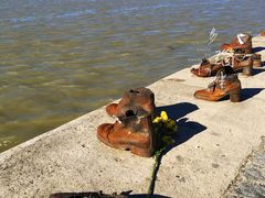 景点-多瑙河畔鞋履雕塑