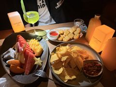 -FOUR PLAY BAR