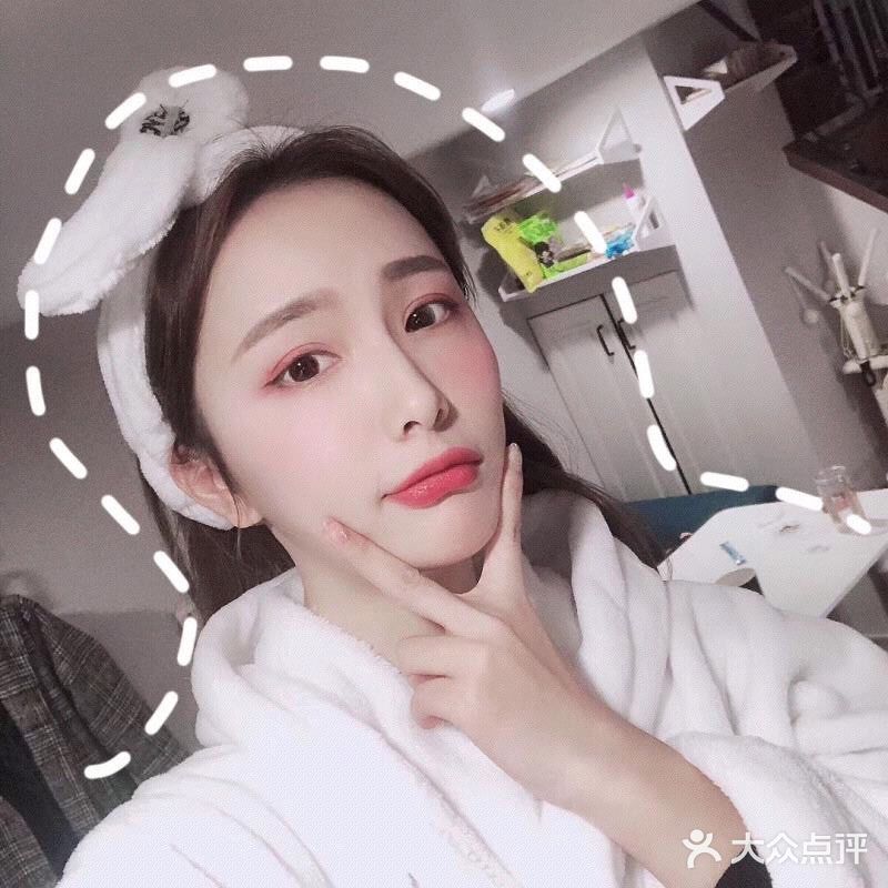 为什么玻尿酸既能垫鼻子又能保湿？