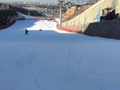 -采薇庄园四季滑雪场