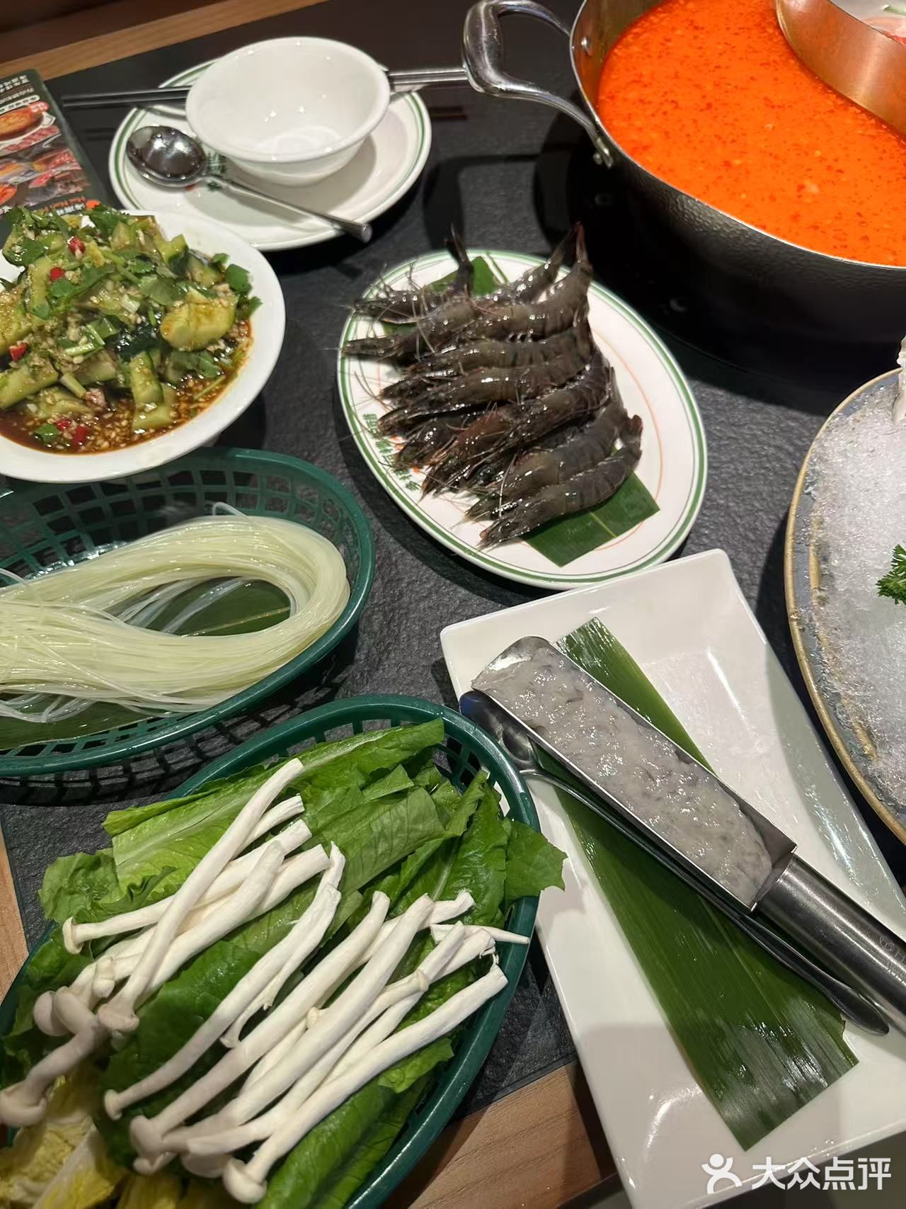 招牌海南文昌鸡，鸡肉鲜嫩弹牙，煮5分钟左右即可食用