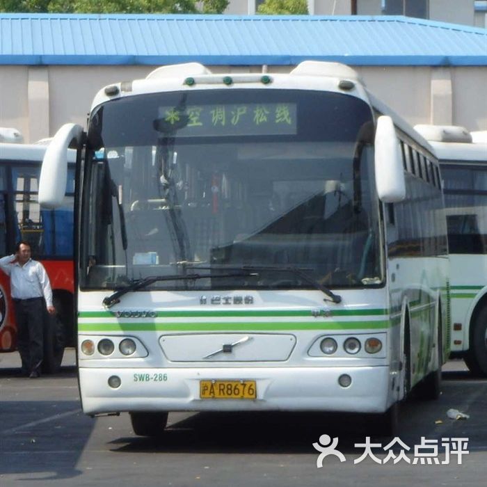 公交车沪松专线图片-郑州公交车