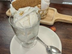 -Chom Cafe and Restaurant