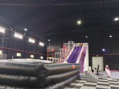 -嘿哟动霸CHUA·新潮玩运动娱乐中心·蹦床滑冰团建乐园