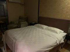 -吾遇酒店(深圳火车站罗湖口岸店)