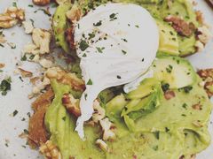 牛油果煮蛋吐司-RAC BAR(安福路店)