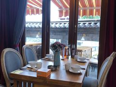 靠窗位-隔壁老王·家常云南菜(花巷店)