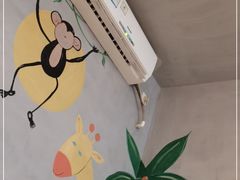 -卡罗酒店(东门晒布地铁站店)