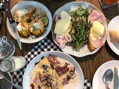 培根班尼迪克蛋-ROAST coffee & eatery