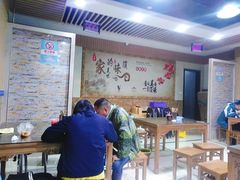 大堂-邢老三肉丸胡辣汤腊牛肉夹馍(朗福大厦店)